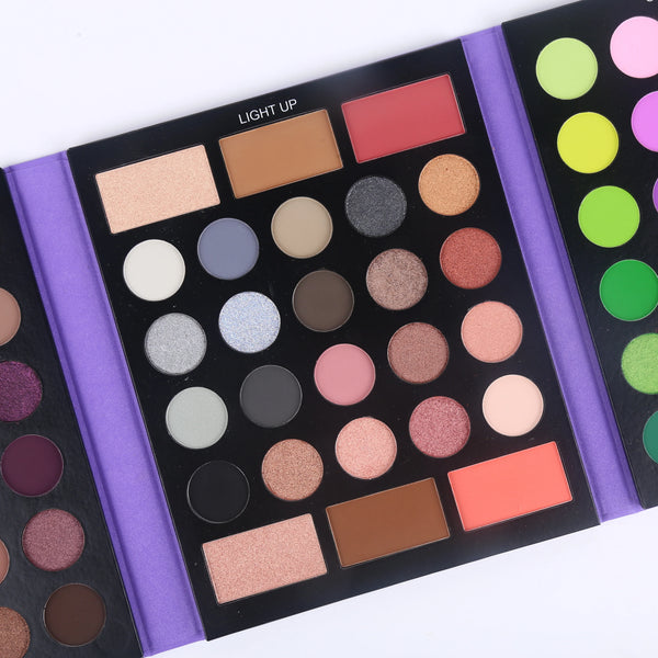 UCANBE Pretty All Set 02 eyeshadow palette open