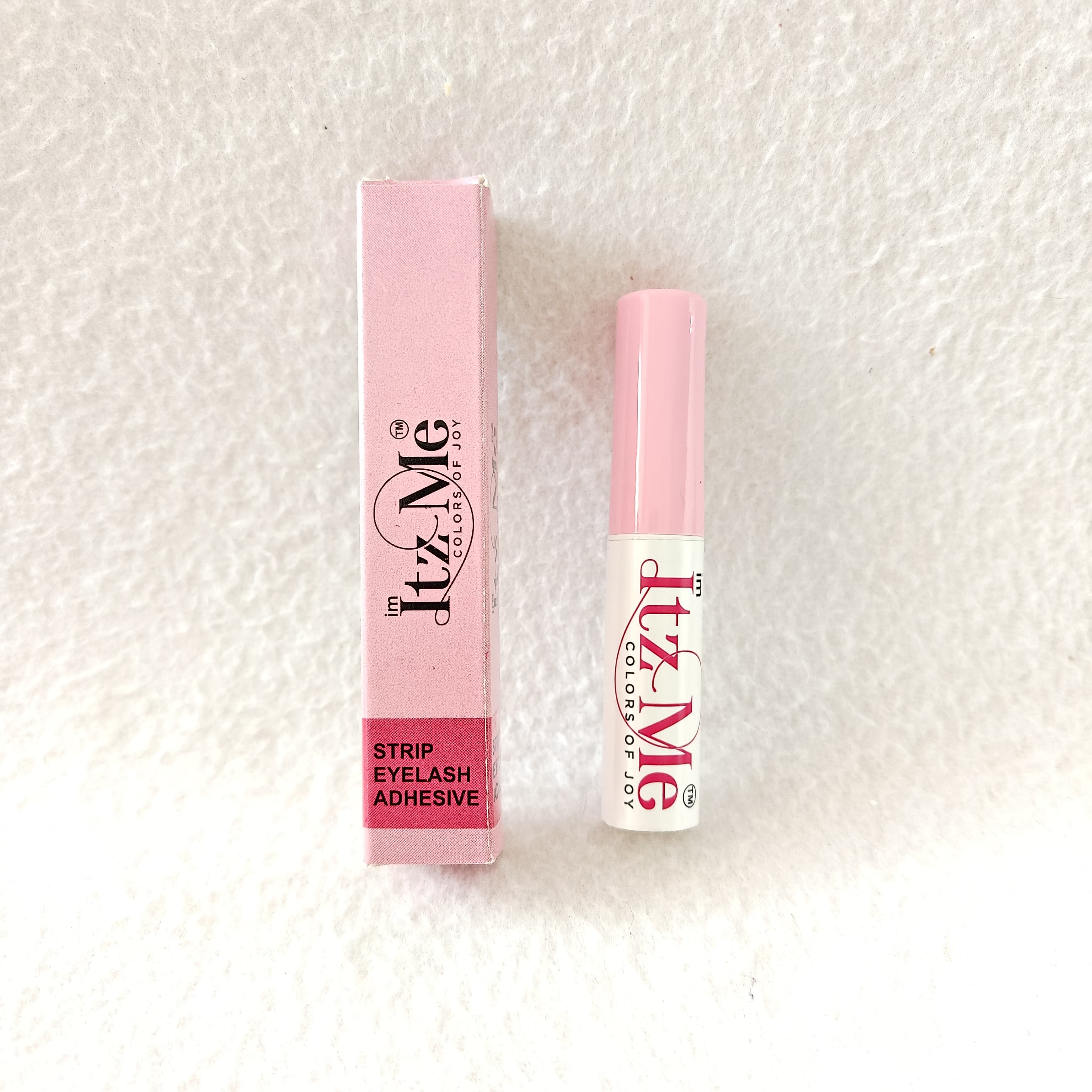 Itz Me transparent eyelash glue with pink packaging Main image