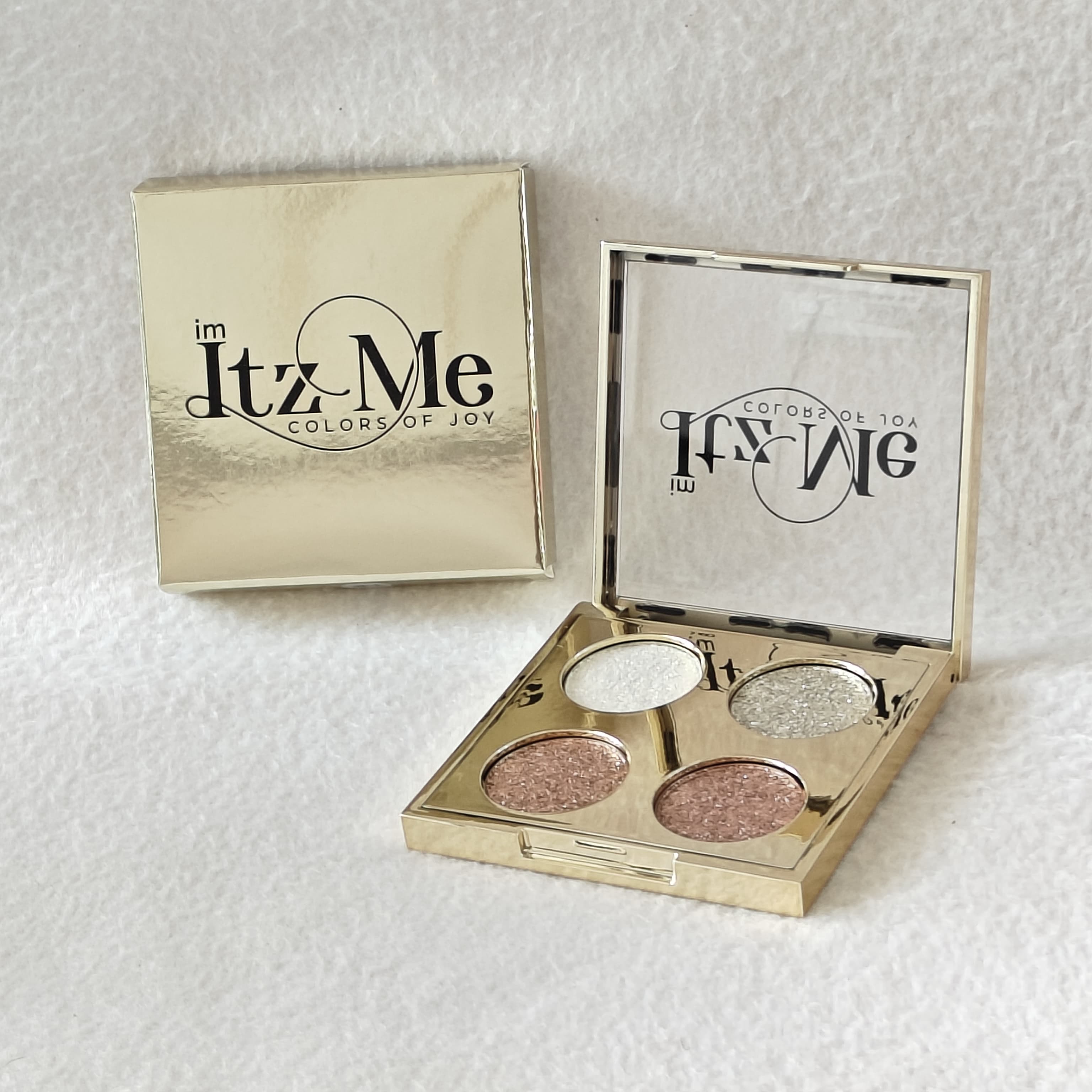 Itz Me Shimmer Palette Shade 01 with icy silver, champagne, rose gold, and bronze glitter shades in gold compact Main image
